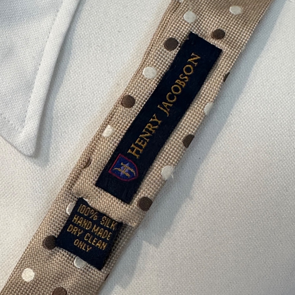 Henry Jacobson 100% silk, tan ground, polka dot woven bow tie - Picture 3 of 4